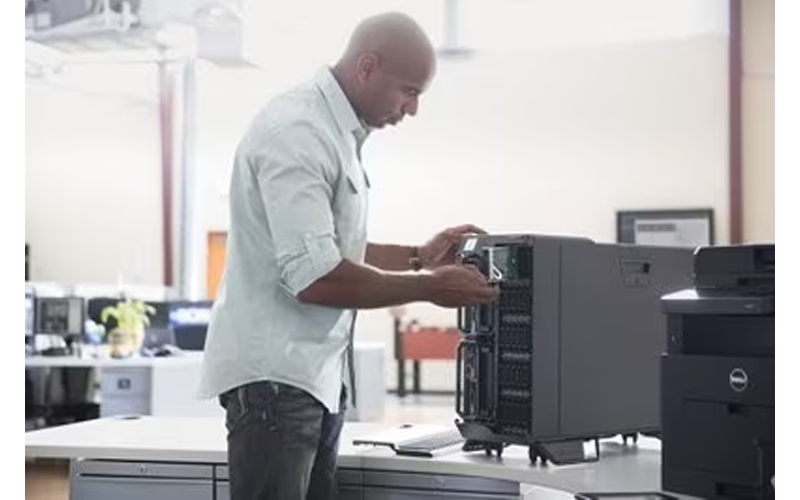 dell-poweredge-lifestyle Man slotting in a server to a tower