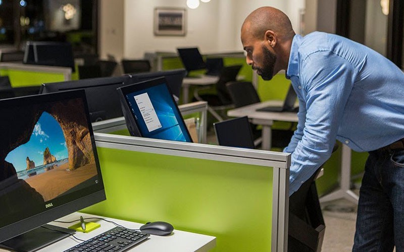 Streamline your enterprise-level storage. Dell employee working on workstations