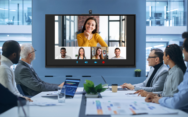 iiyama Unified Communications People in a meeting using iiyama Unified Communications