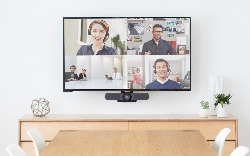 Enjoy a digital experience with the digital world Logitech video conferencing solution in use