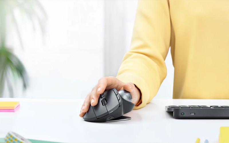 Discover a new standard of comfort Logitech MX Ergo being used