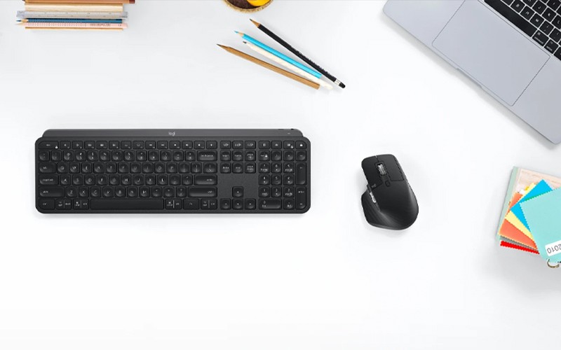 Increase comfort and efficacy with Logitech Logitech keyboard and mouse on a desk