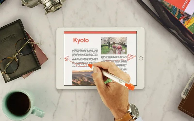 Add an exciting new dimension to the way you interact. Someone using a Logitech Crayon