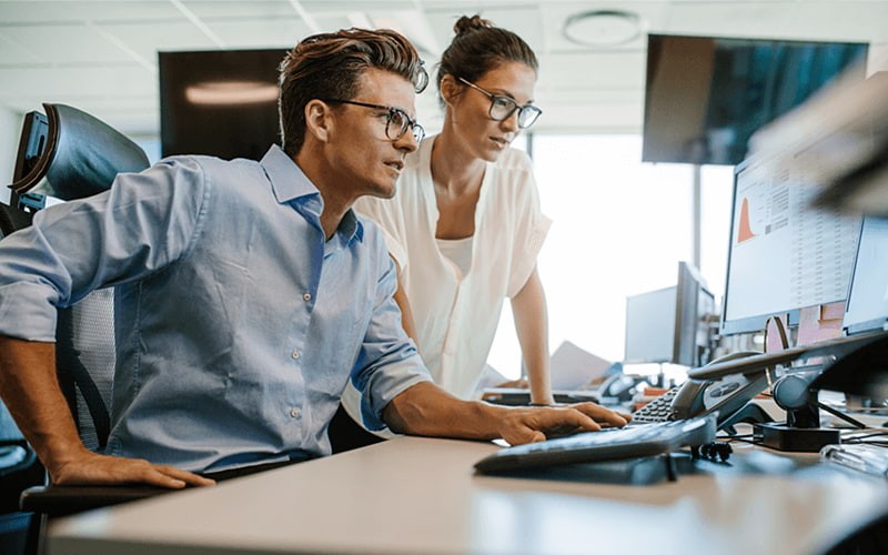 NetApp SaaS Backup service Man and woman collaborating