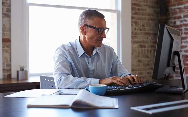 Get immediate insight into how application performance affects productivity Business man working on laptop