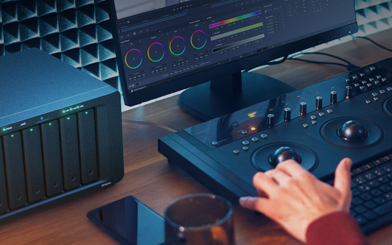 High-Performance Desktop NAS for content creators
